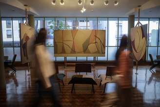 Exposição 'Tudo que Eu Sei, Eu Aprendi à Noite' marca integração das artes plásticas ao Teatro Cultura Artística.