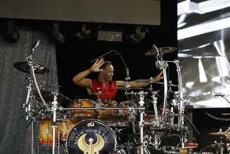 John Paris, baterista do Earth, Wind & Fire, está em coma induzido.