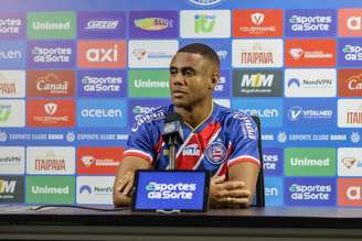 Erick em coletiva pelo Bahia. 