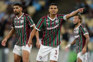 Thiago Silva em ação durante jogo contra o Independiente Rivadavia. 