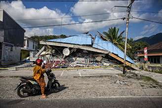 Autoridades da Indonésia atualizaram balanço de vítimas do terremoto na ilha de Flores