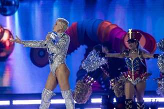 Xuxa durante show da turnê 'O Último Voo da Nave', no Nubank Parque, em 25 de julho de 2026, em São Paulo. Ela falou sobre críticas ao corpo em entrevista ao 'Domingão'