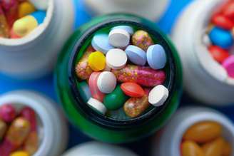 Multivitamínico diário pode desacelerar sinais de envelhecimento biológico