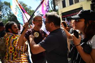 Homem aborda Marina Silva de forma agressiva durante ato em São Paulo; ele não foi identificado