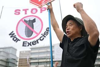 Sul-coreano participa de protesto contra exercícios militares conjuntos com EUA