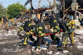 Ao menos 10 pessoas morreram em Kharkiv durante ataques russos