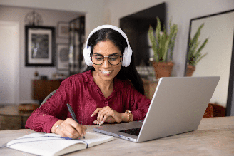 Analisar erros, controlar o tempo e reproduzir as condições do exame estão entre as estratégias para aproveitar melhor os simulados