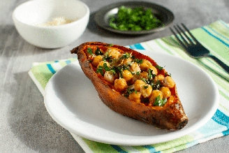 Batata-doce recheada com grão-de-bico