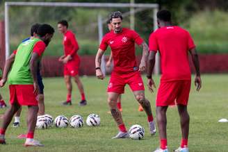 Treino do Náutico no CT Wilson Campos, nesta segunda-feira (17) –