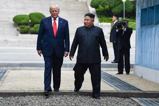 Trump e Kim Jong-un durante encontro na zona desmilitarizada entre as Coreias do Sul e do Norte