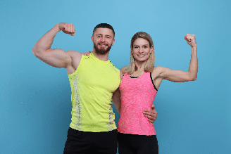 Braços musculosos das famosas chamam atenção nas redes sociais e despertam a curiosidade do público sobre o que influencia o contorno
