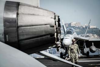 Porta-aviões George Washington faz parte de uma missão programada no Oriente Médio, disse Centcom