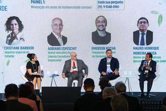 Painel Fórum Estadão - Minério Verde, evento promovido pelo jornal O Estado de S. Paulo, em São Paulo: (da esq. para dir.) A mediadora Cristiane Barbieri, Adriano Espeschit, diretor executivo da J. Mendo Consultoria Empresarial, Emerson Rocha, presidente executivo do Simineral, e Mauro Henrique Moreira Sousa, diretor-geral da Agência Nacional de Mineração
