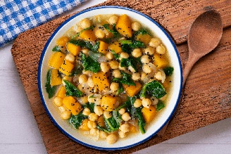 Sopa de grão-de-bico com abóbora e espinafre