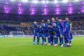 Titulares do Al-Hilal perfilados. (Photo by Abdullah Ahmed/Getty Images)