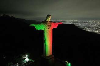 Cristo Redentor do Rio foi iluminado com as cores da bandeira da Itália em outubro passado