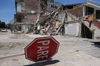 Destruição causada pelo terremoto em Cali, uma das cidades mais atingidas