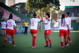 Jogadoras do time sub-20 das Bragantinas. 