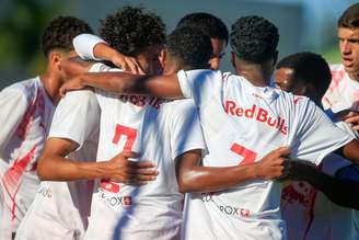 Jogadores do time sub-17 do Red Bull Bragantino. 