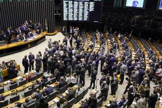 TSE registra queda no número de postulantes ao cargo de deputado federal.