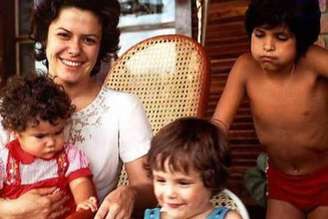 Elis Regina com os filhos: João Marcello Bôscoli, Maria Rita e Pedro Mariano