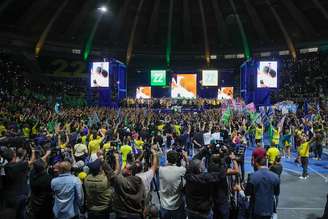 O candidato à presidência pelo PL, Flávio Bolsonaro, participa do lançamento de campanha oficial de Douglas Ruas para o governo do Estado, no Naracanazinho, zona norte do Rio de Janeiro