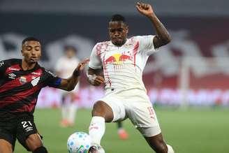 Gustavo Marques, do Red Bull Bragantino, durante partida contra o Athletico-PR pelo Brasileirão.