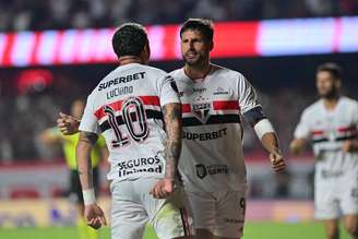 Calleri, do São Paulo, comemora gol contra o Bolívar pela Sul-Americana. 