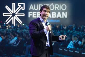 'Toda vez que tiver alguma dúvida sobre o Pix, sobre o que vai acontecer com o Pix, entre no site do BC', diz Galípolo