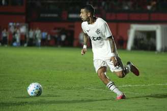 Santiago Mariano, do Botafogo, durante partida contra o Vitória pelo Brasileirão. 