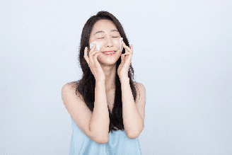 Os toner pads ganharam popularidade com a ascensão da beleza coreana e começam a aparecer cada vez mais nas prateleiras nacionais