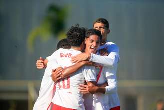 Jogadores do time sub-17 do Red Bull Bragantino, 