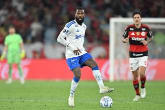 Gerson, do Cruzeiro, durante partida contra o Flamengo pela Libertadores. 