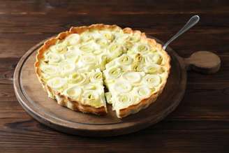 Além de ser leve e saborosa, essa quiche de alho-poró fornece nutrientes importantes ao organismo
