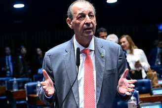 Senador Omar Aziz (PSD-AM) lidera a corrida pelo governo do Amazonas.