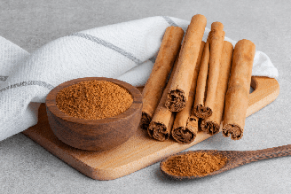 A canela é rica em compostos bioativos que podem favorecer diferentes aspectos da saúde
