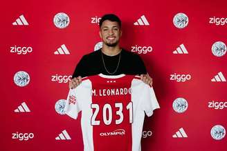 Marcos Leonardo apresentado pelo Ajax 