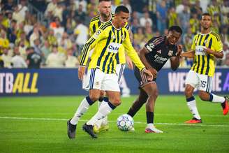 Quem se classifica: Lyon ou Fenerbahçe?