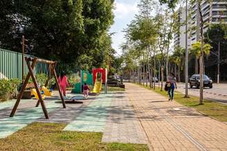 Símbolo do plano urbanístico Caminhos da Lapa, a transformação da Rua Fortunato Ferraz resultou na primeira rua-jardim da capital paulista