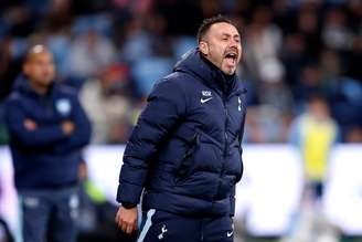 Roberto De Zerbi, técnico do Tottenham. (Photo by Brendon Thorne/Getty Images)