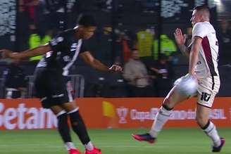Barros é expulso contra o Vitória