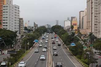 Campinas, com uma população estimada em mais de 1 milhão de habitantes, é a terceira cidade mais populosa do Estado.