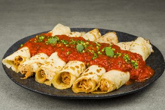Panqueca de frango desfiado