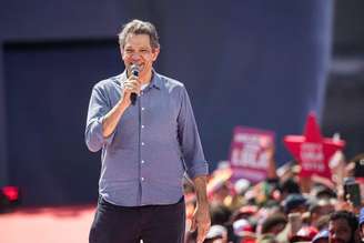 Haddad no primeiro comício da campanha de Lula no estádio 1º de Maio, em São Bernardo do Campo