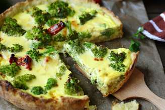 Quiche de brócolis fit cremosa.