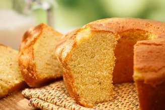 Bolo de iogurte com flocão de milho.