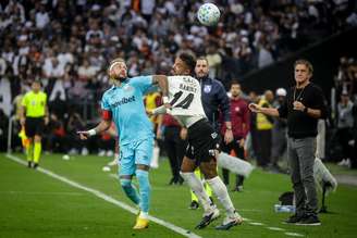 Neymar vai bem e ajuda Santos a derrotar o Corinthians fora de casa.