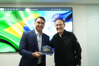 Flávio Bolsonaro se reuniu com o ministro da Justiça e Segurança Pública de El Salvador, Gustavo Vilattoro