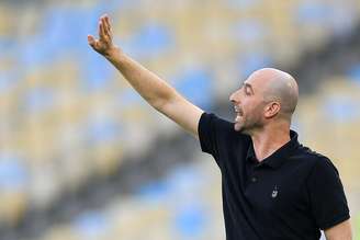 Rodrigo Bellão, técnico do Botafogo, durante clássico contra o Flamengo, no Maracanã 