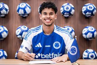 Rhuan Gabriel em sua última renovação de contrato pelo Cruzeiro 